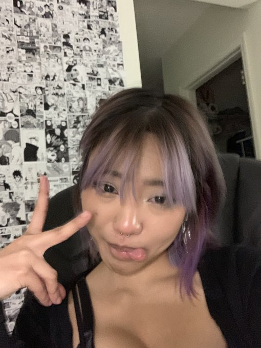 Watch v ♡ (⇀ 3 ↼)'s leaked NSFW photo on TwXstars