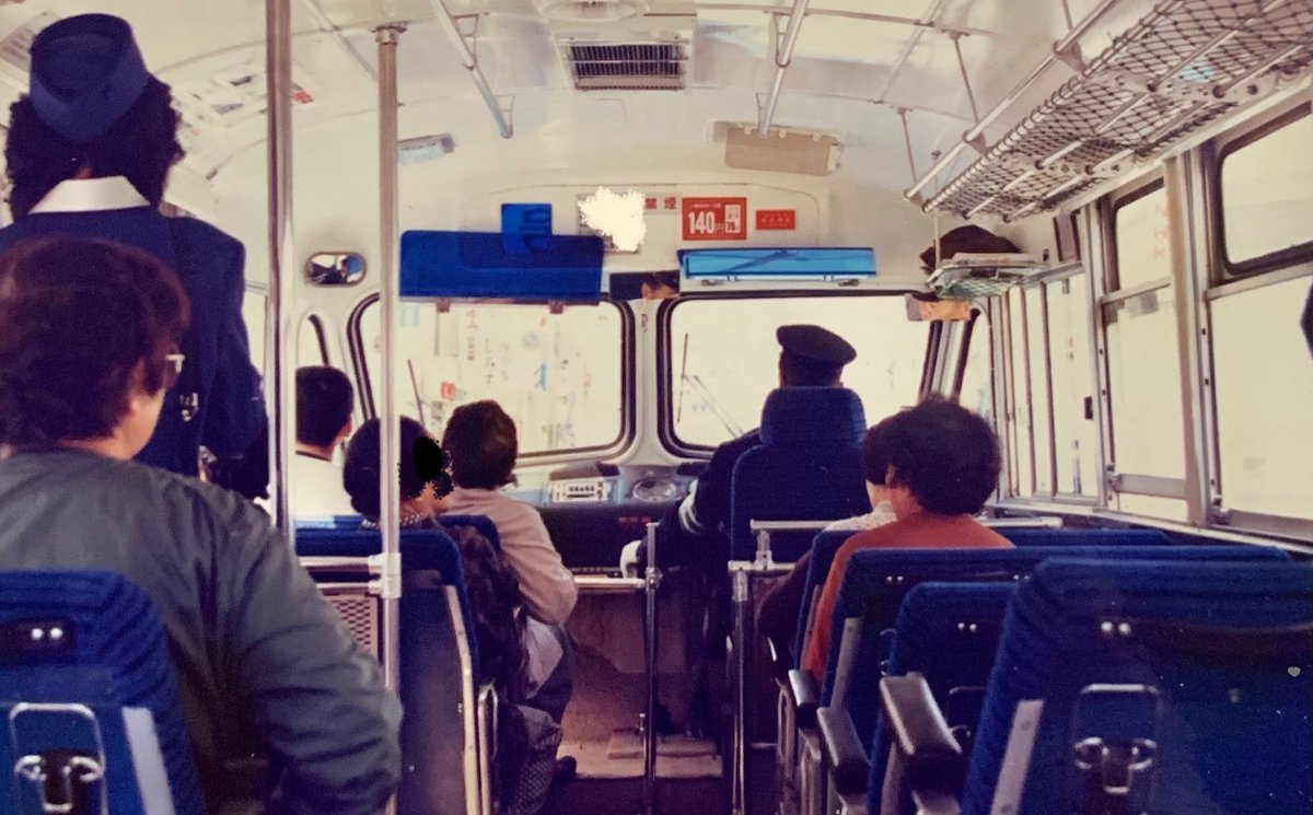 中央バスのボンネットバス「小樽ロマン号」とその車内です。1988年頃 