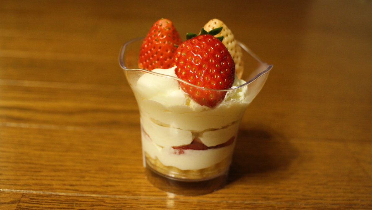 銀座でランチ クレーム フレーズ ジェノワーズ 銀座三越 東銀座のホールショートケーキのお店が三越のデパ地下でカップケーキを催事販売 おいしいけど ちょっと高い T Co Pvtxhhdo5b