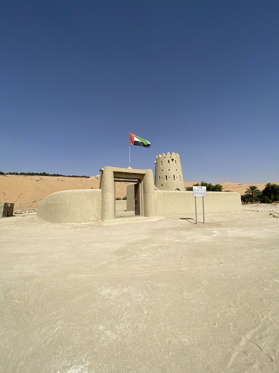ikalthooma's tweet photo. قلعة موقب في مدينة ليوا #أجمل_شتاء_في_العالم #استكشف_ابوظبي #أبوظبي #WorldCoolestWinterChallenge #abudhabi https://t.co/8niR5OV64C