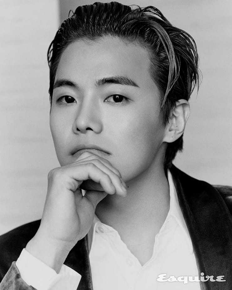 silverstonearch's tweet image. #PARKEUNSEOK for #EsquireKorea