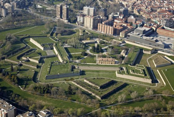 novatotres's tweet photo. ¿Tienes plan este finde? Consulta nuestra agenda sobre #quehacer y no te van a faltar ideas. Te proponemos dos:

1️⃣  Visitas guiadas privadas en #Pamplona.
2️⃣  Catas de vino Online. https://t.co/qAiArXZj2Y