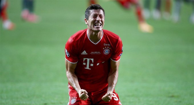 Robert Lewandowski :729 apps499 goals 22 trophies (1 UCL) 16x Top Scorer (1x UCL) 1x FIFA Best Player 1x UEFA Best Player