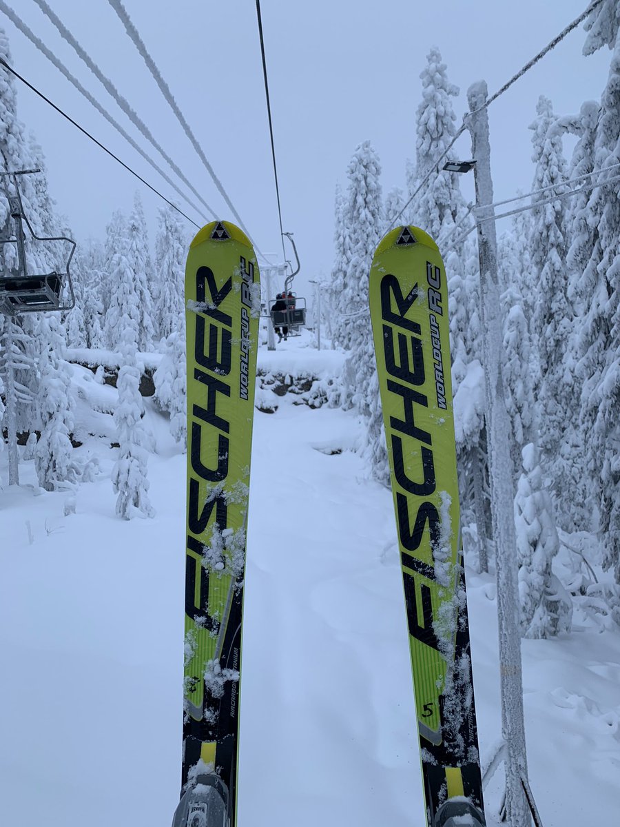 juhahuotari2's tweet photo. Hiihtokausi korkattu ⛷ Liikunta yhdistää, porukkaa liikkeellä 👍 - matkaillaan 🇫🇮:ssa #alpineskiKoli #luntaon 😁 https://t.co/HyAR0z792o