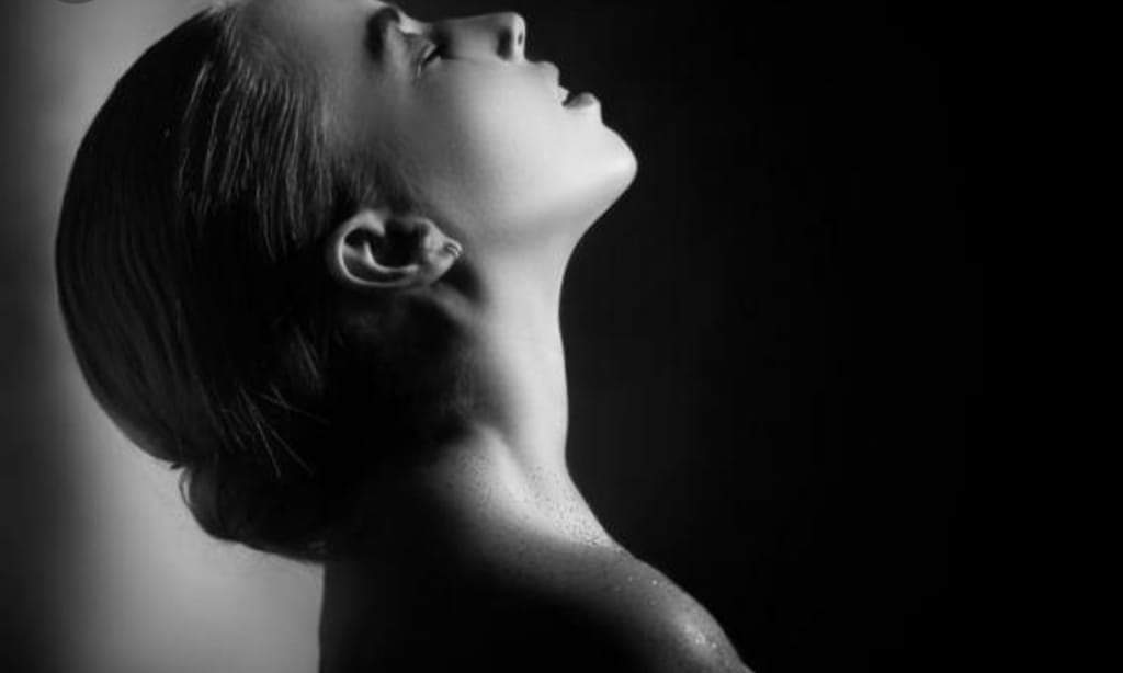 Mas há a vida que é para ser intensamente vivida. Há o amor. Que tem que ser vivido até a última gota. Sem nenhum medo. Não mata.

Clarice Lispector