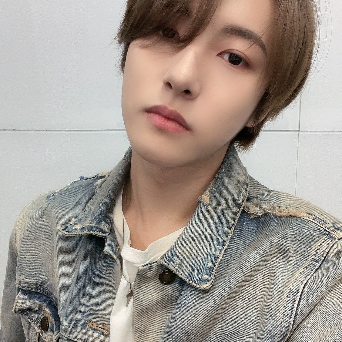 a thread of the same renjun long haired selca to satisfy injeolmies cuz we dont know when he uplaods another selca again