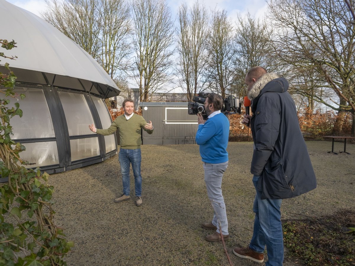 ALBRANDSWAARDzh's tweet photo. Gemeente Albrandswaard vraagt aandacht voor 'vergeten ondernemers' die voor geen enkele steunregeling in aanmerking komen. EenVandaag (NPO1) besteedt maandag aandacht aan deze ondernemers. Restaurant Abel komt aan het woord, evenals wethouder Marco Goedknegt (economie). https://t.co/gqAOBHuZPd