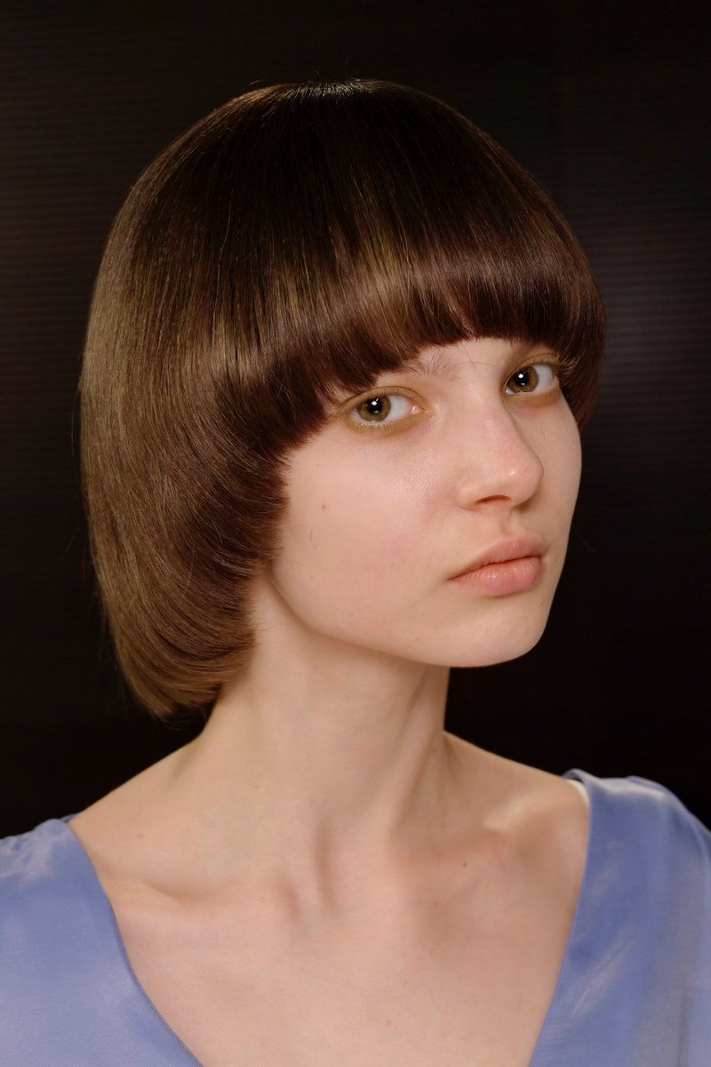 voguejp's tweet photo. ランウェイから、今すぐにでも真似したいガーリィなボブヘアをピックアップ！ https://t.co/NKpDm5FA4C https://t.co/Sko7YGrhkw