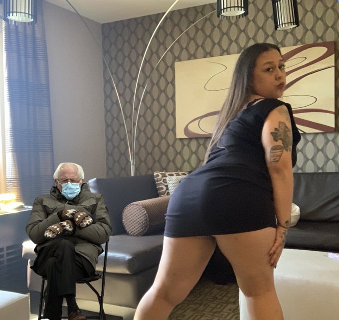 #sitonbernieface #SitWithBernie 🤪 https://t.co/DcbfLW9igH<a href="/tag/sitonbernieface"class="tags">#sitonbernieface</a><a href="/tag/sitwithbernie"class="tags">#SitWithBernie</a>