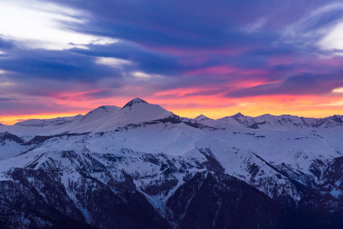 Magnifique vue sur nos stations du Mercantour avec une neige de qualité et en quantité. Nous tenons à renouveler notre soutien à toutes les stations du Mercantour et espérons une réouverture prochaine. #Ski #Mercantour 

📷 : <a href="/lesstationsnca/">Les Stations NCA</a>