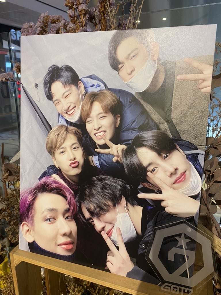pei_tracy's tweet photo. Thanks @GIMME7SG hosting this event. Love the Cupholder and the card design. Especially the card, the design is too adorable. Love it💚

#GOT7FOR7YEARS https://t.co/LnzXaqdMm8