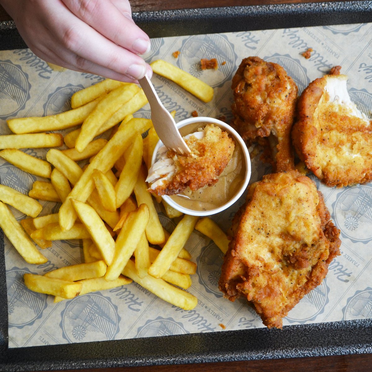 Don't forget you can order online or through our app and then pick up in store 😊
.
.
.
.
.
#hillbillys #chicken #corkfood #dublinfood #clickandcollect #friedchicken #chickentenders #gravy #takeaway #eatlocal #supportlocal #shoplocal #chickenburger
