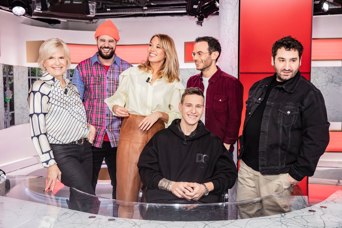 CLIQUE (@cliquetv) on Twitter photo ✌️ #CLIQUE revient dimanche exceptionnellement à 13h35 en clair sur <a href="/canalplus/">CANAL+</a>. Nous recevrons le prodige de la Moto GP <a href="/FabioQ20/">fabio quartararo</a>. A demain sur la 4.
📸 : <a href="/jack_tribeca/">JaCk_TriBeca // InCoGniTo</a> ✌️ #CLIQUE revient dimanche exceptionnellement à 13h35 en clair sur <a href="/canalplus/">CANAL+</a>. Nous recevrons le prodige de la Moto GP <a href="/FabioQ20/">fabio quartararo</a>. A demain sur la 4.
📸 : <a href="/jack_tribeca/">JaCk_TriBeca // InCoGniTo</a>