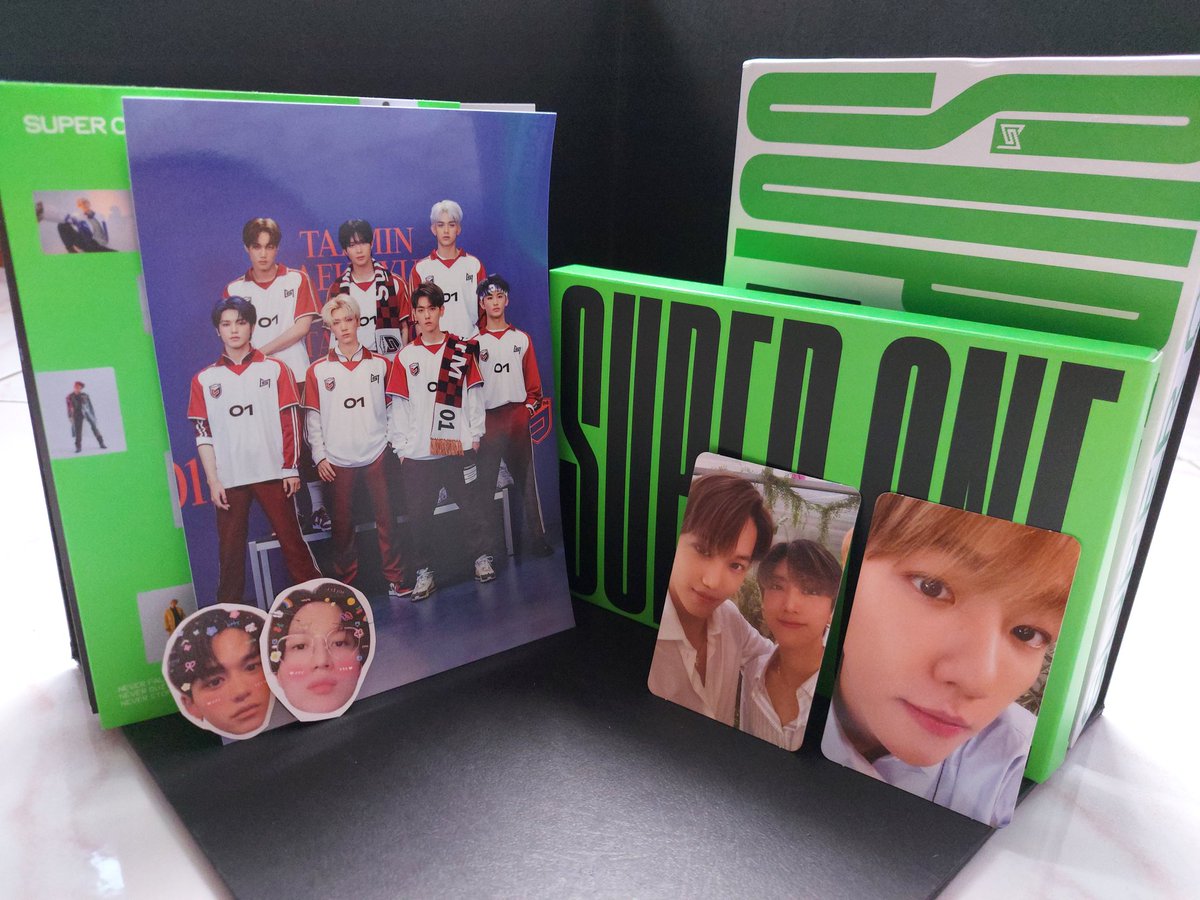 PpteAaden's tweet photo. I got my WE:TH and Super One copies today! Hui overload, I was suprised there's another photocard other than the petal shaped one. Thanks to @HalcyonPH that they allotted a group and unit version for Super One. Both have very minor dents but that expected sometimes #HCPHFeedbacks https://t.co/U43OHBVcIm