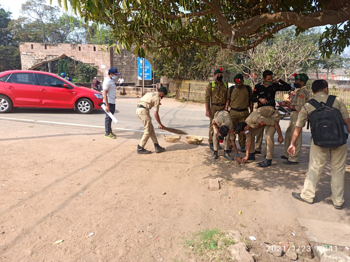 Prakash70394611's tweet photo. Cleanliness drive -Historical monument- Barabati fort by NCC cadets of Kendriya Vidyalaya no 1 Cuttack on eve of Netaji Jayanti #ParakramDiwas #NationalCadetCorps #Odisha #cuttackgroup #1(O)medcoy https://t.co/BgIglmDFCn