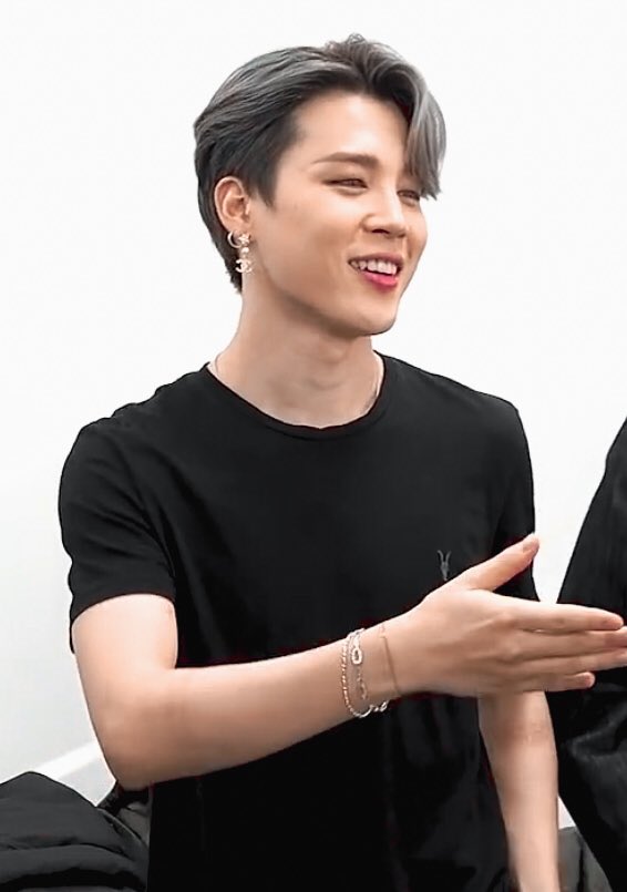 jmnsource's tweet photo. park jimin???!!? https://t.co/u9m2j65kLN