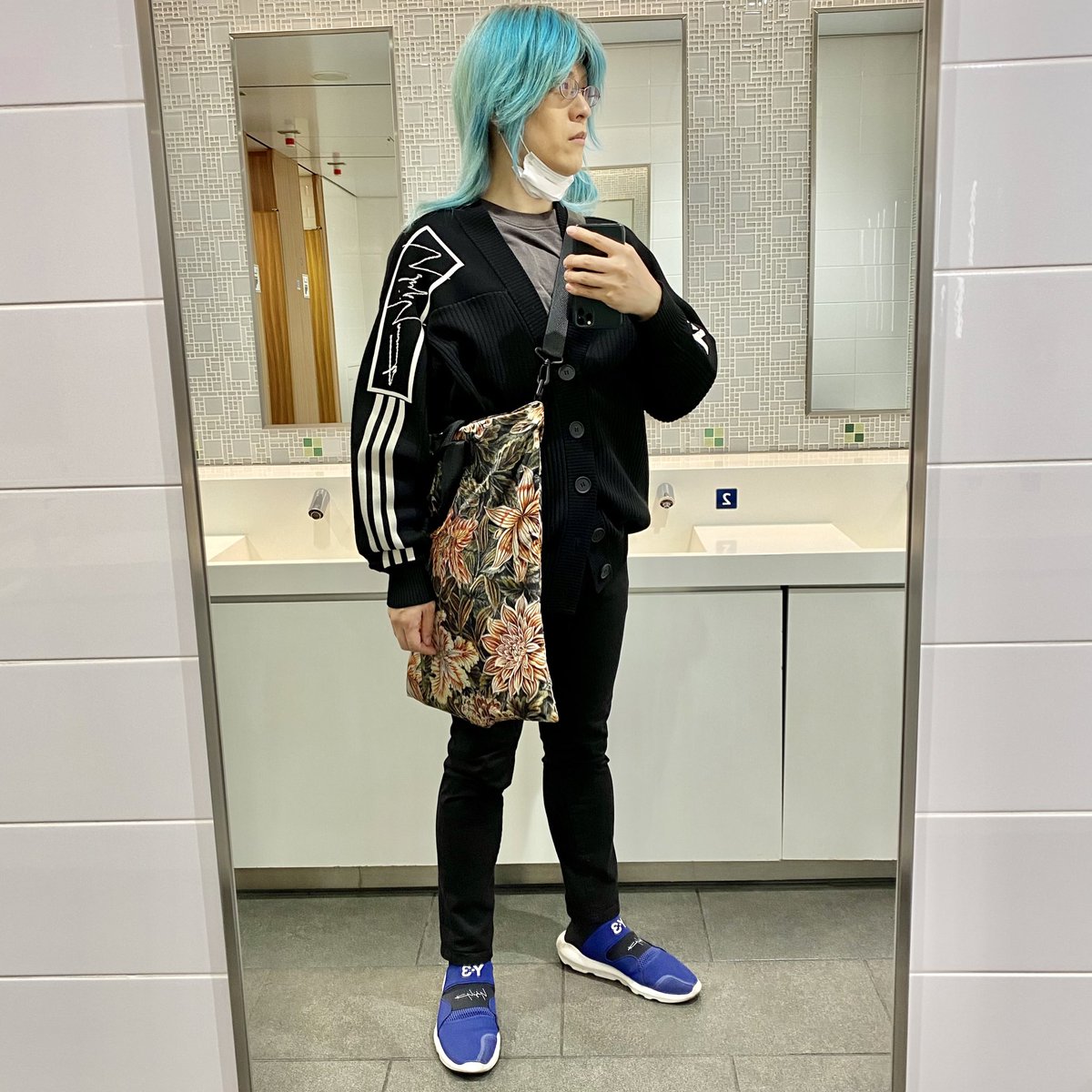 あきお 鬼滅髪iosエンジニア Iosエンジニアがジムに行く時のスタイルです カーディガン Y 3 Tシャツ Uniqlo U パンツ Uniqlo スニーカー Y 3 バッグ Y 3 コーデ Outfit Outfitoftheday Y3 Y3yohjiyamamoto Uniqlou Uniqloコーデ エンジニア