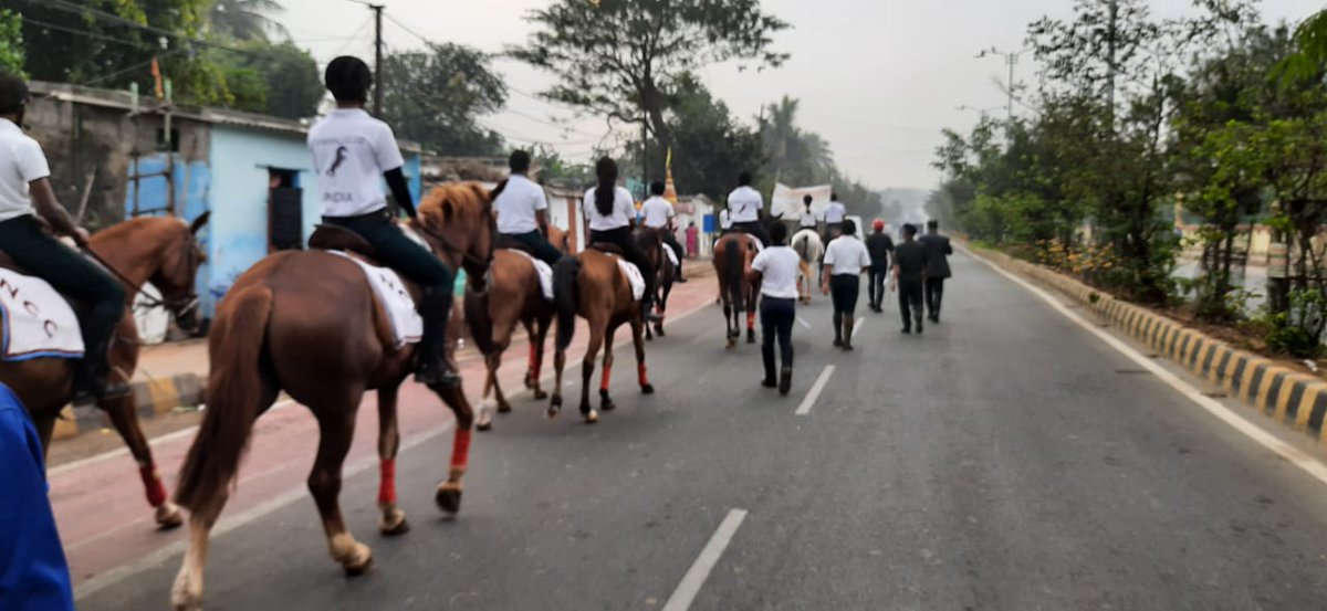 Satyajit1256's tweet photo. #prakramdiwas
#nationalcadetcorps
#odisha
#cuttackgroup
#1odisha r&v Sqn
To commemorate Parakram Diwas, a horse mounted rally was taken out in OUAT campus. Aim was to remember the bravery of Netaji Bose & to spread his values. A total of 10 Horses & 19 Cadets participated. https://t.co/E6h7ry2RBY