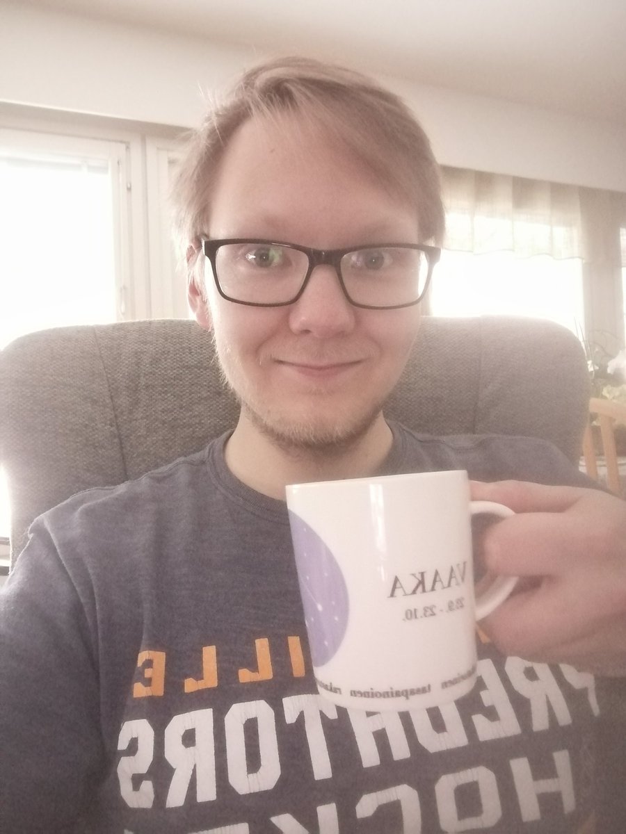 JoronenNiko's tweet photo. Omat hokipelit ✅
Sauna ja hangessa käynti ✅
Lounas ✅
Nyt päiväkahvit ja hiihtoja telkkarista.
#päiväkahvit #rillipää #vaaka https://t.co/fkZlRzKjgZ