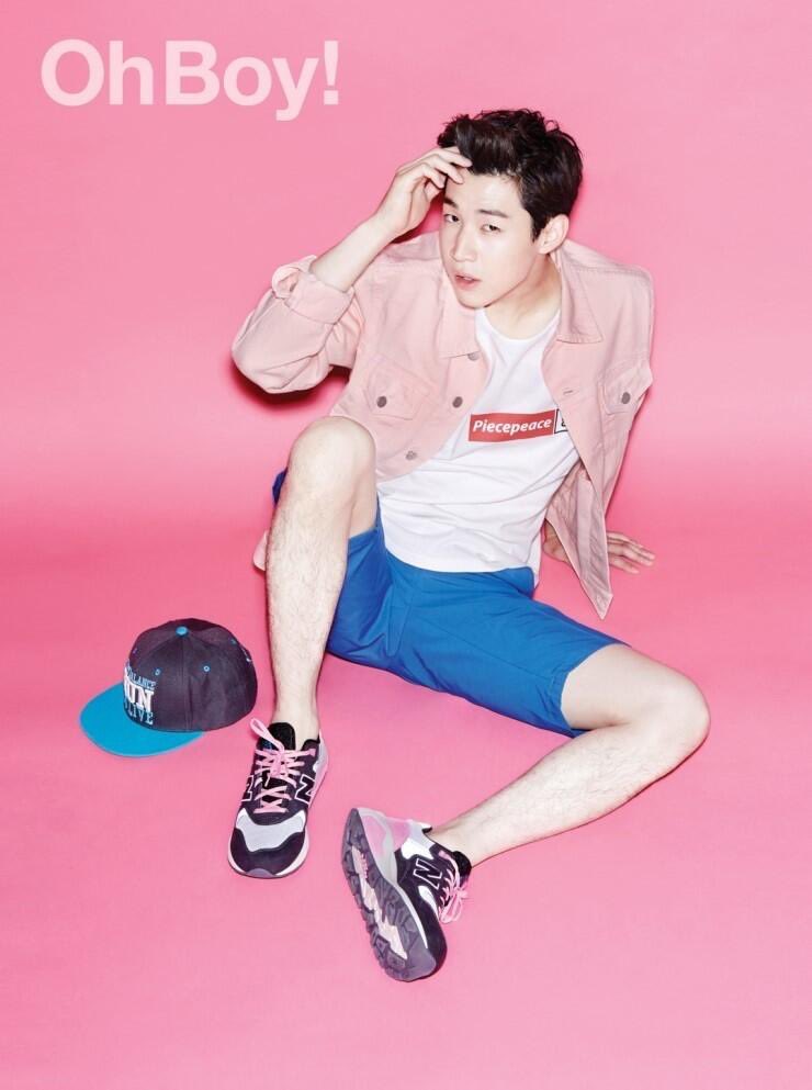 DailyHeenry's tweet photo. Pink magic 🌸 
#HEECHUL #김희철 #HENRYLAU #헨리 https://t.co/smrjqaR81E