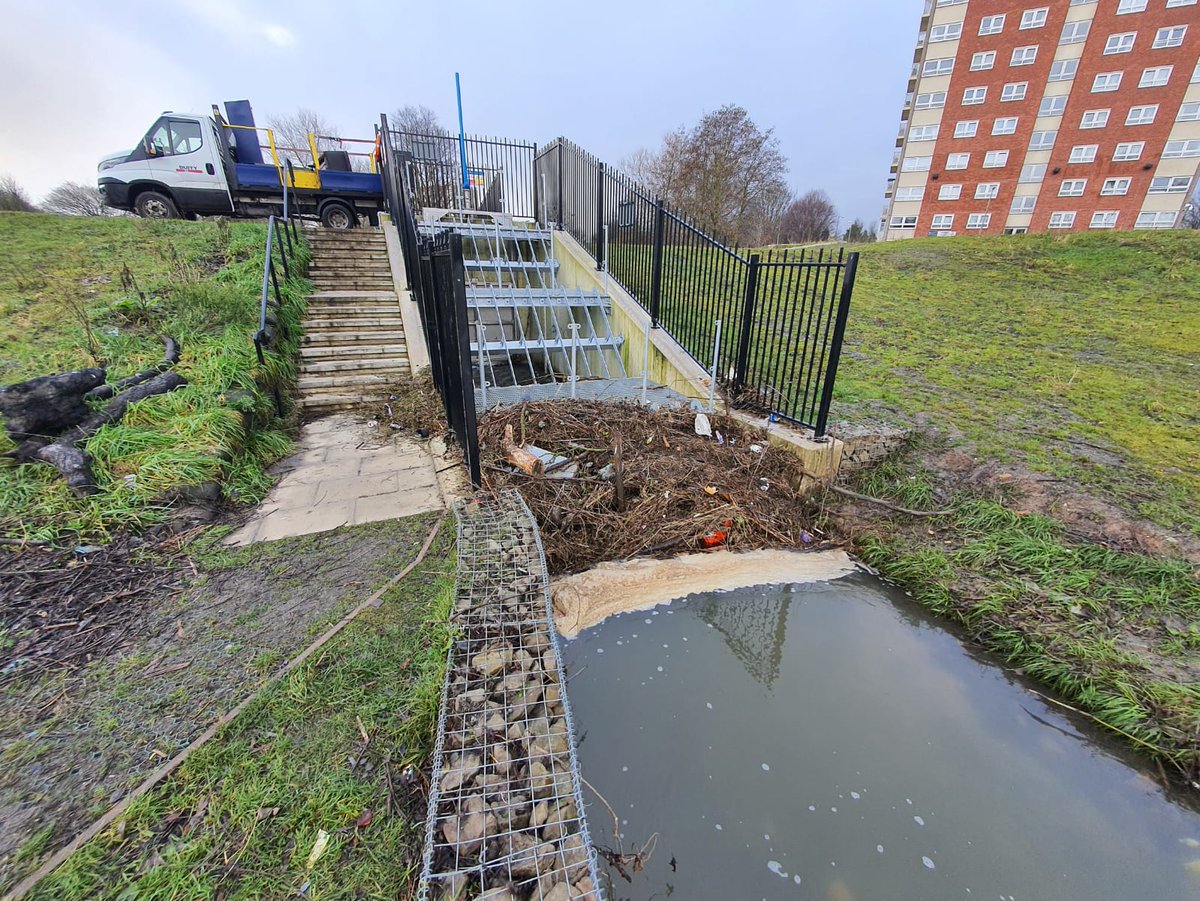 Jonathan Moxon (@jonathanpmoxon) on Twitter photo This is our trash screen on our new flood scheme at Killingbeck Meadows doing its job well by stopping debris blocking the Wyke Beck it's now been cleared. Numerous council teams and contractors have been fantastic flood fighters this week @Leeds_Highways <a href="/LeedsFAS/">Leeds City Council Flood Resilience</a> <a href="/PeterDuffyLtd/">Peter Duffy Ltd</a> This is our trash screen on our new flood scheme at Killingbeck Meadows doing its job well by stopping debris blocking the Wyke Beck it's now been cleared. Numerous council teams and contractors have been fantastic flood fighters this week @Leeds_Highways <a href="/LeedsFAS/">Leeds City Council Flood Resilience</a> <a href="/PeterDuffyLtd/">Peter Duffy Ltd</a>