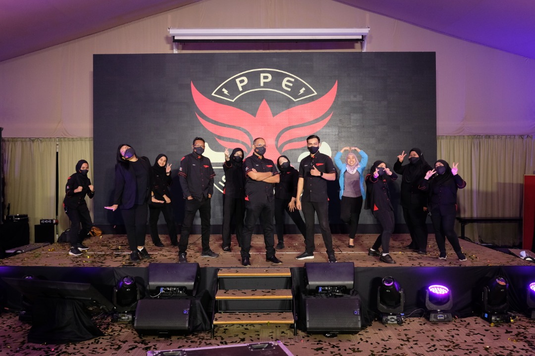 PPESquadron's tweet photo. Happy birthday big boss Mr Hazli Izma! 💕 You have been such an inspirational leader to all of us. We are so privileged to have been given the opportunity to work under such a great and amazing leader like you!  We love you so much boss! 🥳💕
#PPEEmpire #PPESquadron #WeAreFamily https://t.co/ai38rwGRxL