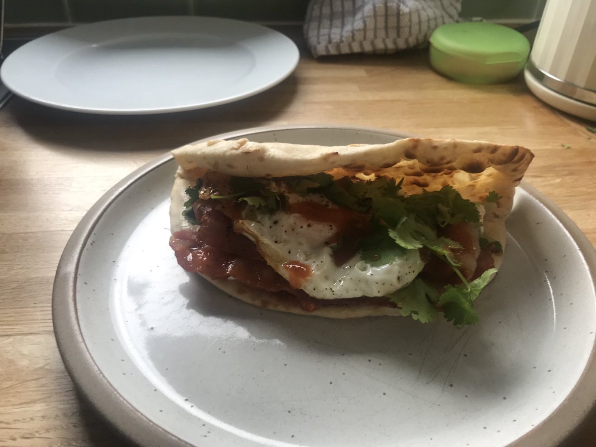 Rustyballs7's tweet image. Breakfast sorted. Bacon and egg naan. Would needs ⁦@Dishoom⁩ 🤷‍♂️🤷‍♂️