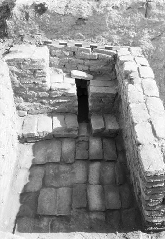 Because it’s part of everyday life — then as now — let’s not forget toilets in ancient Mesopotamia!Here’s a great piece by  @Augusta_McMahon on “Trash and Toilets in Mesopotamia”, complete with photos  http://www.asor.org/anetoday/2016/04/trash-and-toilets-in-mesopotamia-sanitation-and-early-urbanism/