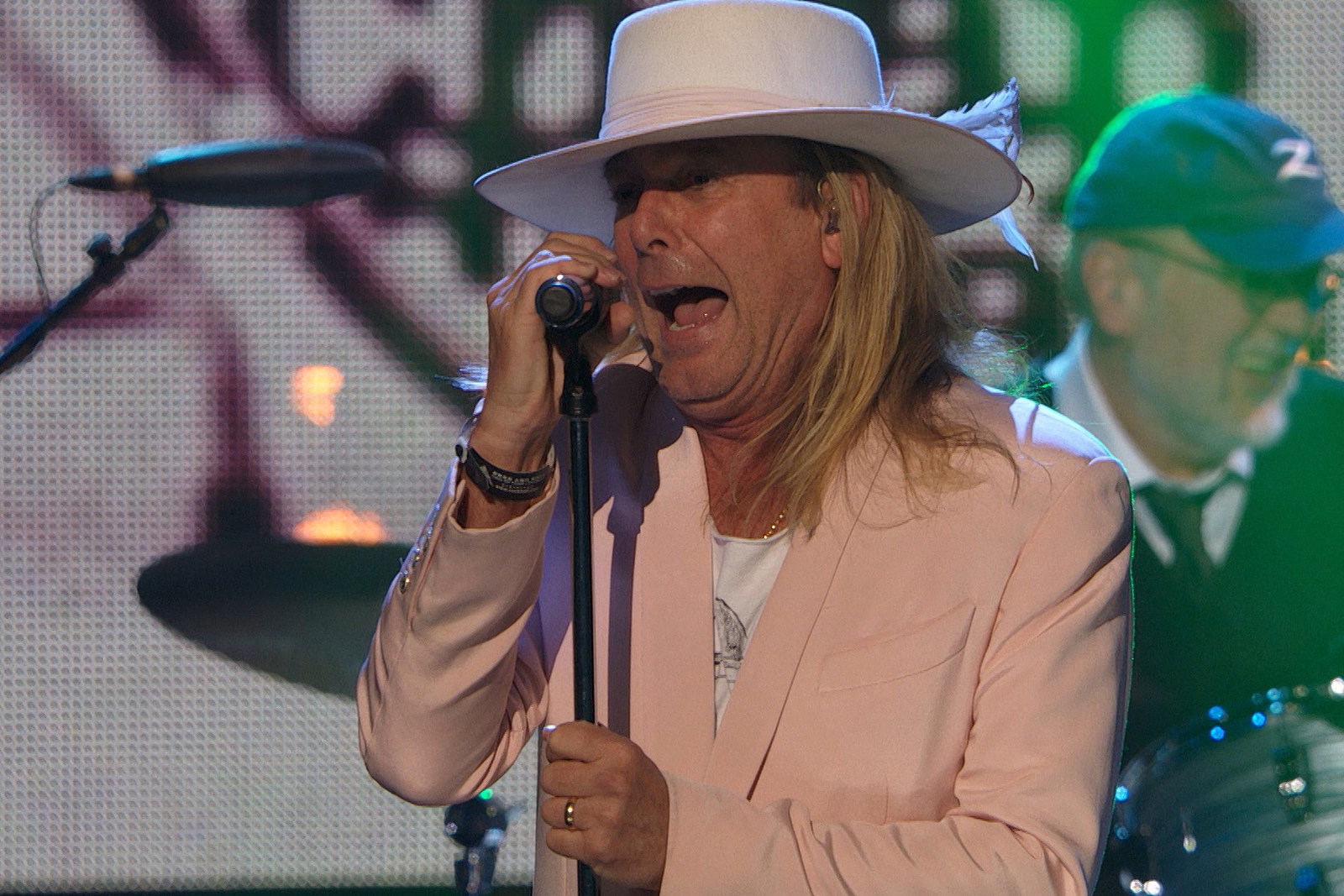 Please join me here at in wishing the one and only Robin Zander a very Happy 68th Birthday today  