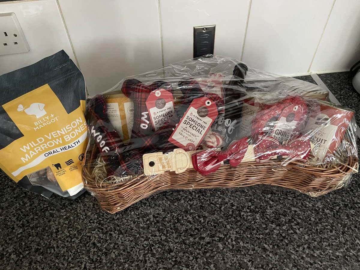 Hoppers71's tweet image. Nice surprise this morning for PD Stark. A luxury dog hamper arrived courtesy of West Mids police federation as they consider him as an officer injured on duty.  People might knock the Fed but this was a nice touch. Thanks @westmidspolfed &amp;amp; @jonathannott