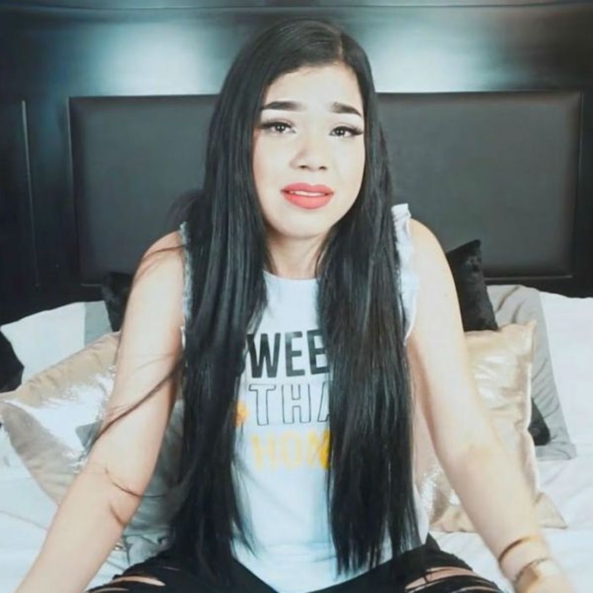ArmyKeninis's tweet photo. Me hubiera gustado que a Kenia se le apoyará de la manera en la que todos los youtubers han estado brindando apoyó a @nathcampost , no me refiero que esten mal en hacerlo, pero Kenia sola se levanto de toda la mierda que le hizo Juan De Dios Pantoja 😡 la verdadera Ave Fenix 🦅 https://t.co/kaWESTWrMR