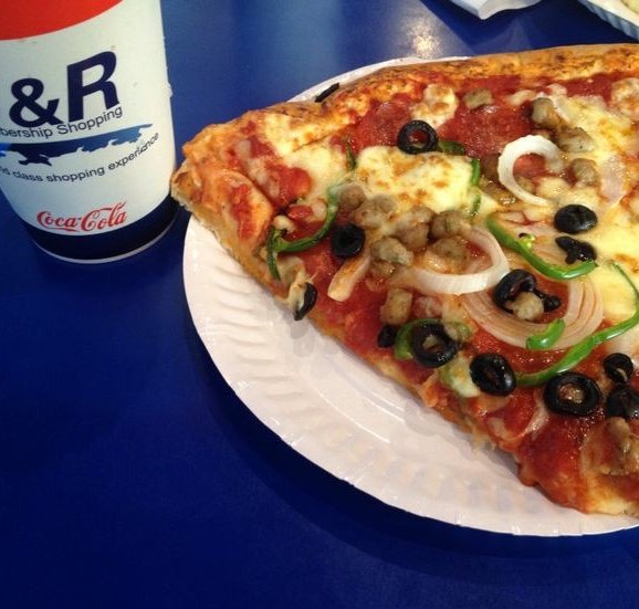 currentcraves's tweet photo. S&amp;R New York Style Pizza 🍕 🍕 

#food #foodporn #foodie #yummy #SnR https://t.co/Ot3hgbVgXj