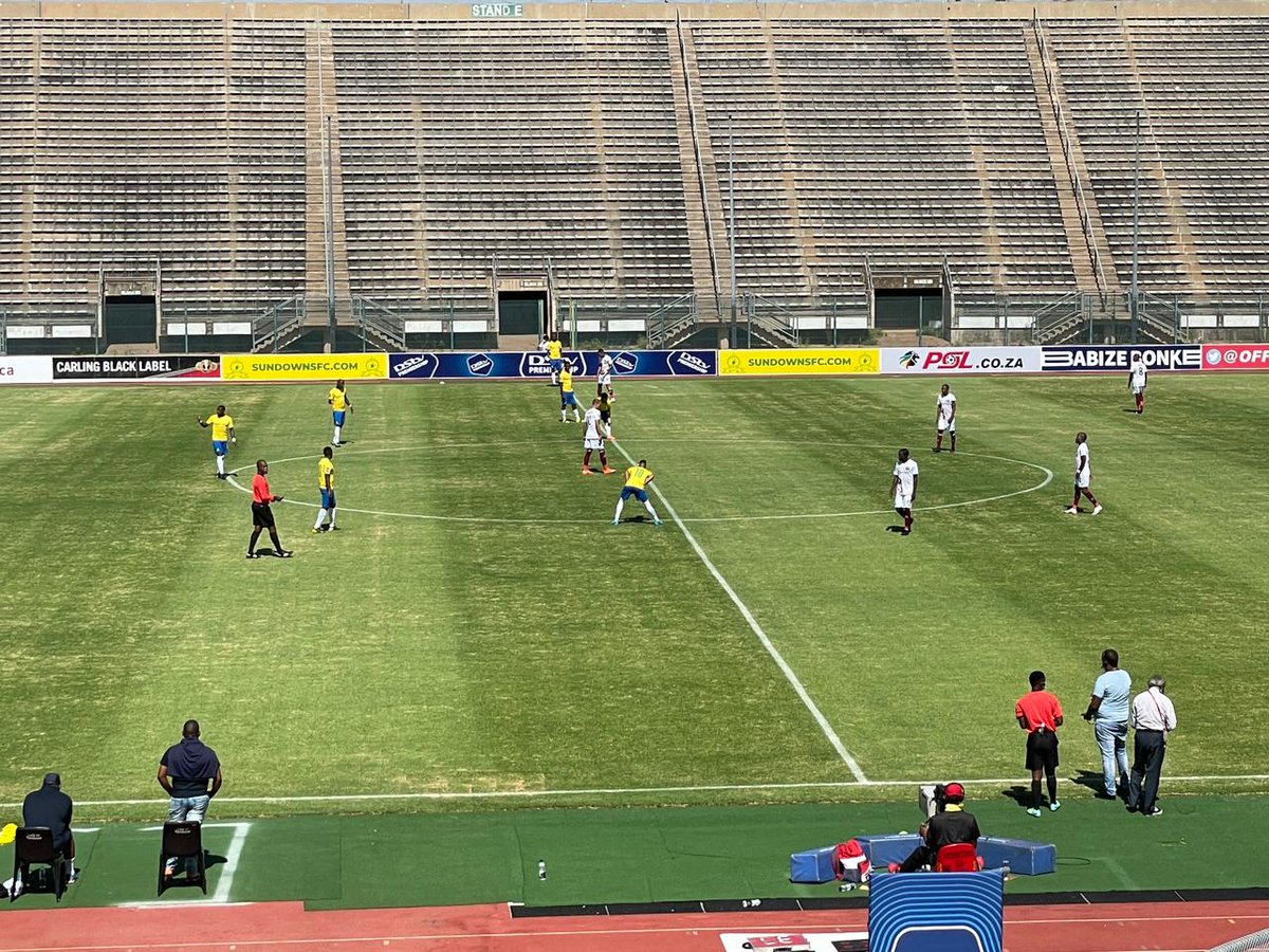 Moroka_Swallows's tweet photo. ⏱️0️⃣1️⃣
Kickoff
Mamelodi Sundowns 0️⃣-0️⃣Swallows FC
#SwallowsFC
#TheBirdsAreBack https://t.co/NJ87YRLLQu