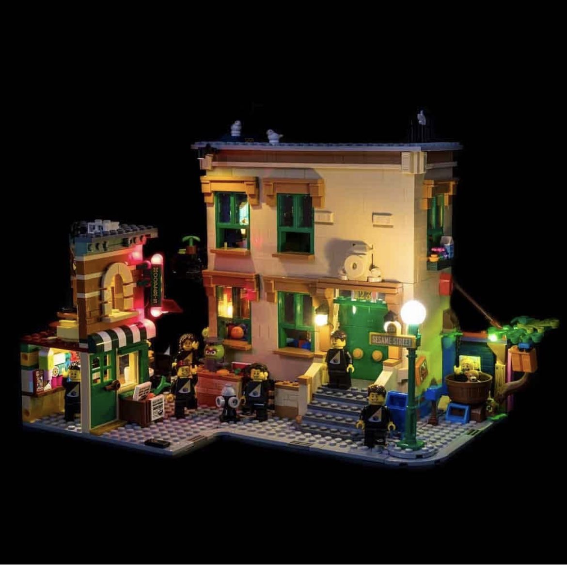 BenAlder's tweet photo. The Lego Sesame Street set looks amazing with its lighting set by @ElegantBricks . They have some fantastic light sets for loads of different Lego sets on their page.   ➡️ @ElegantBricks                       #lego #legoideas #legosesamestreet https://t.co/3RgdbtAV8b