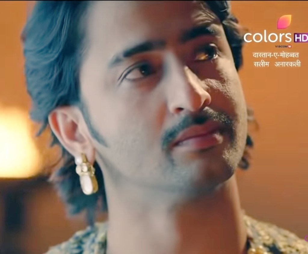 Shehzade hum taiyar hai to kiss those apple cheeks  #ShaheerSheikh