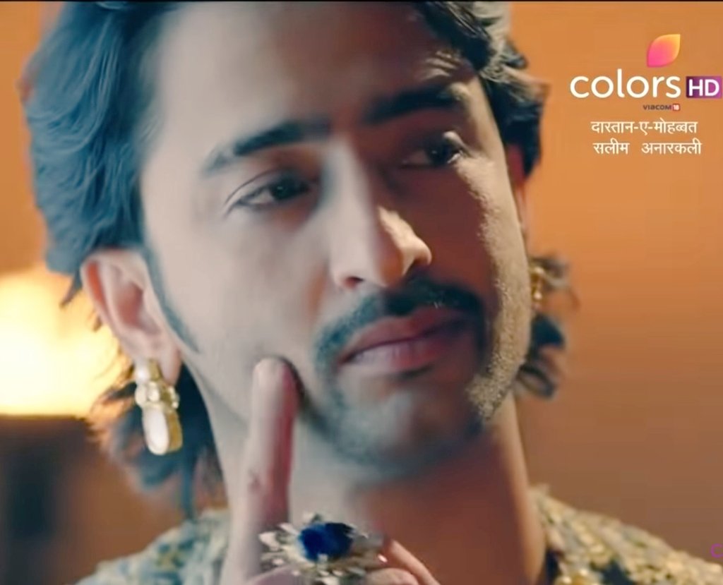 Shehzade hum taiyar hai to kiss those apple cheeks  #ShaheerSheikh