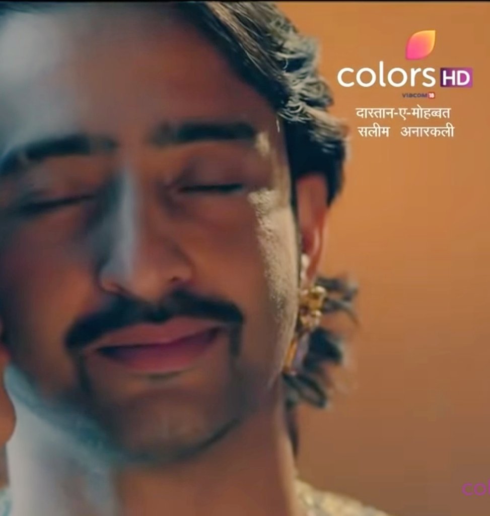 Shehzade hum taiyar hai to kiss those apple cheeks  #ShaheerSheikh