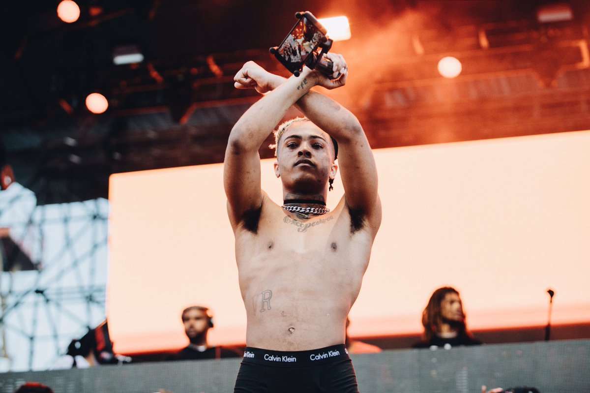 Trapmidias's tweet photo. XXXTentacion faria 23 anos hoje.
Feliz aniversário e descanse em paz 🙏

￼ https://t.co/ZDdsgF9yq4