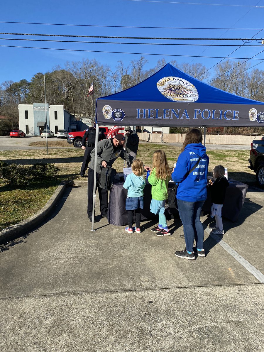 HelenaPolice's tweet photo. We would like to thank everyone who came out to Beignets and Lattes this morning to share a cup of coffee with us. Thank you Helena for your support. #HelenaPD https://t.co/iAjcuNLh9s
