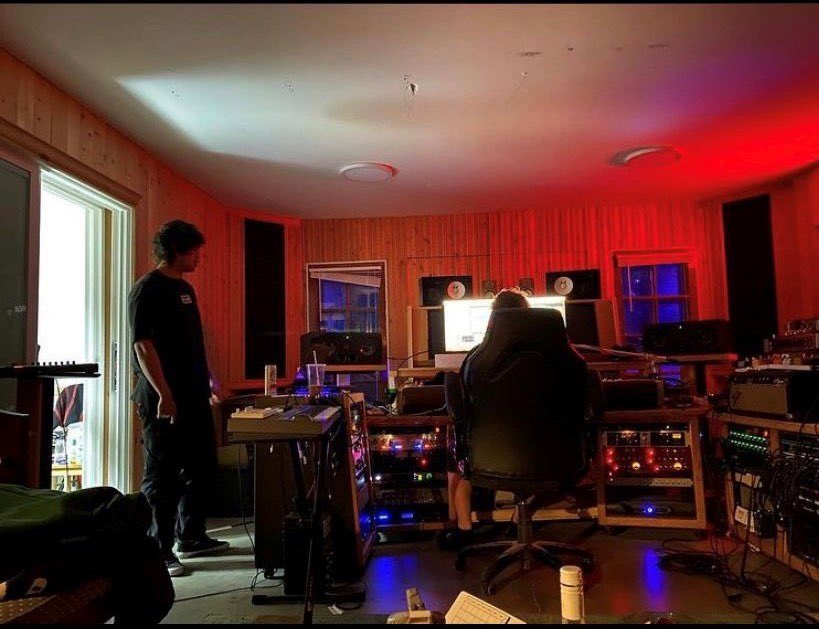 Global5SOS's tweet image. “Just the four of us” // Ashton posted this on his IG and then deleted it quickly after. The boys are back in studio working on new album ☺️

Looks like Michael is sitting, Calum’s standing, Ashton is probably taking picture. Luke might be in the booth recording vocals 🤔