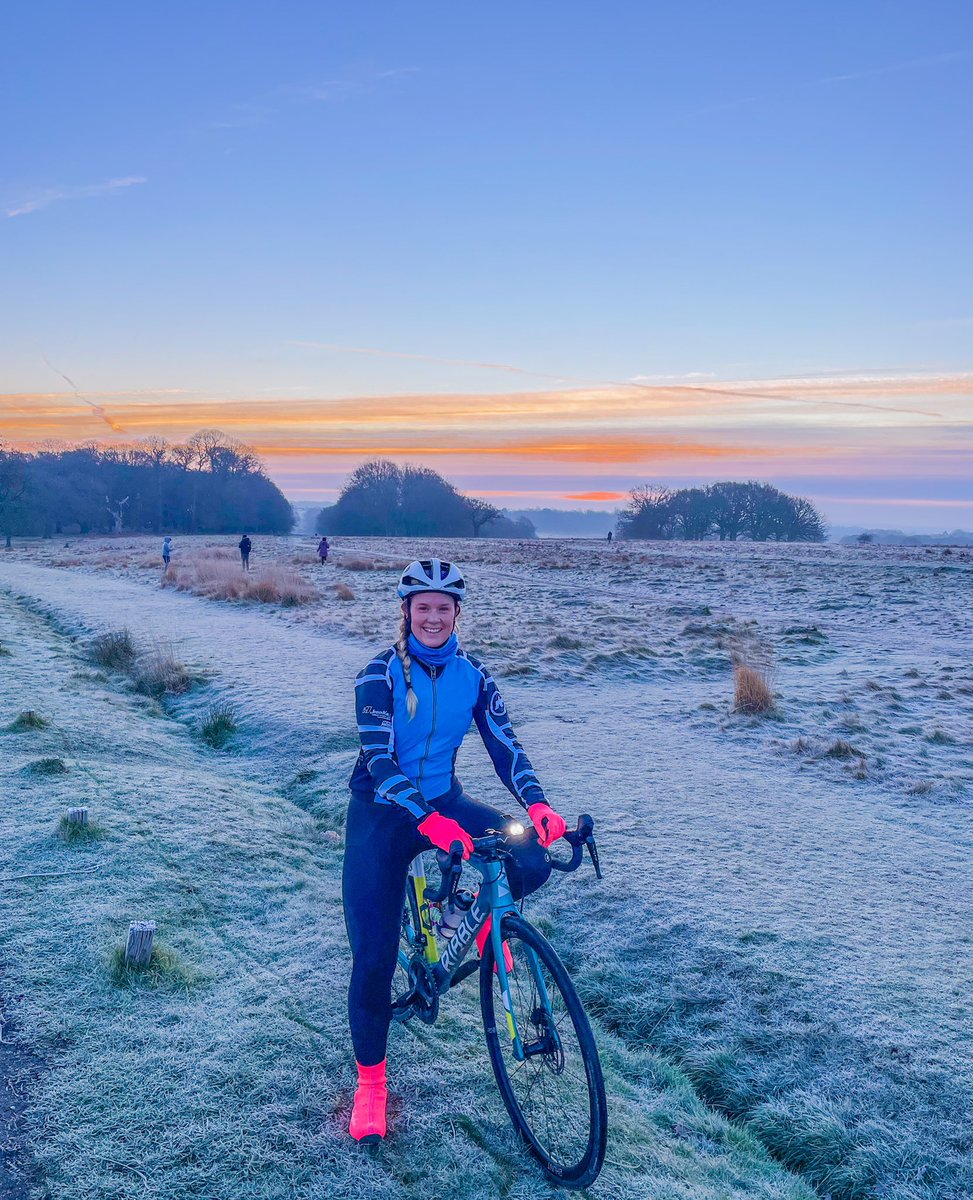 challengesophie's tweet photo. Iโm always scanning the weather forecast looking for a good sunrise and when I spot one, I message a friend to do something active together. Hereโs Steph and I doing what we love. Riding bikes at sunrise, being amazed by nature and creating positive energy ๐๐ฒโจ#SunriseCycle https://t.co/vRRhRIFCHD