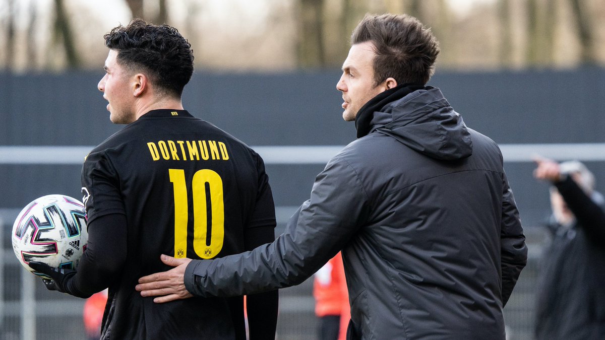 Enrico Maaßen is the 36 year old Manager of the U23 Team of Borussia Dortmund. The team is currently 2nd with one game in hand and has a very good chance of promotion this season. The team got incredible 50/63 Points in 21 Games this season, absolutely outstanding for a U23 Team.