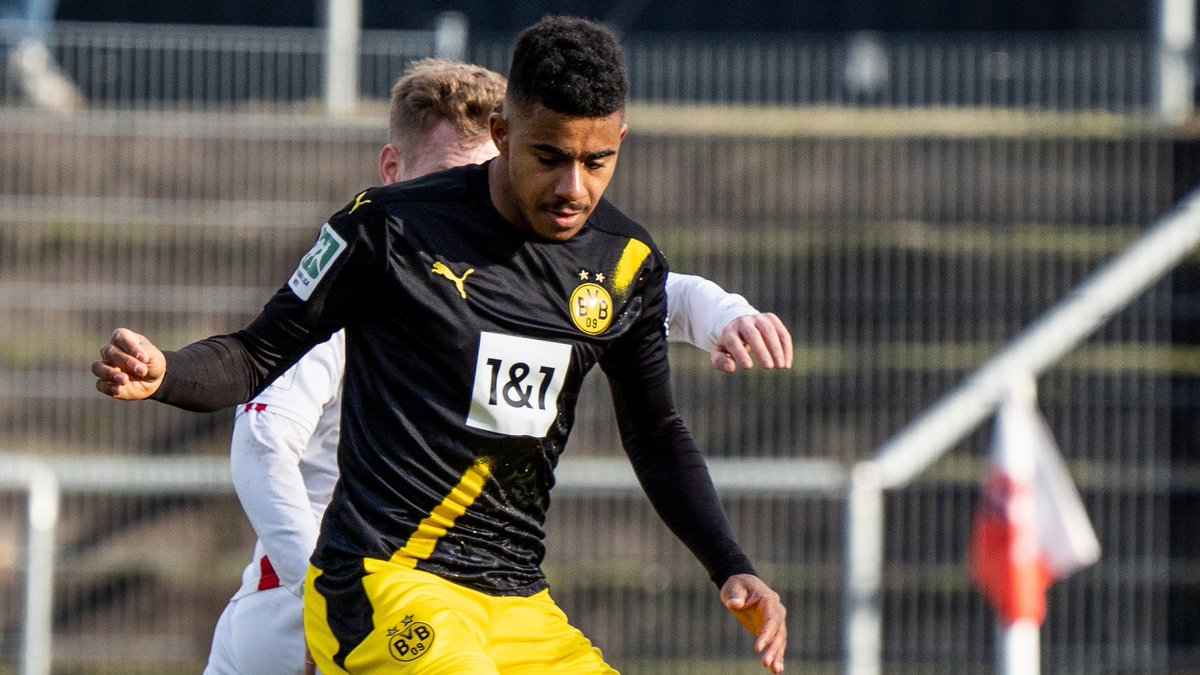 That makes it almost unpredictable to play against this team, it's very difficult to adjust. The Squad quality is also good with players like Pfanne who is Maaßen's right Hand, Dams an Leader with experience, with Knauff an fast, atheltic Wing-back. And Tigges an smart striker.