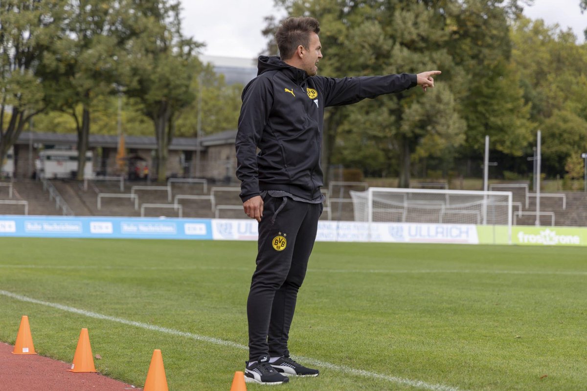 Maaßen is an complete coach with a clear phylosophie. Play aggressively and bravely against the ball, very creative and versatile with the ball.Every player has to work and be focused. There should always be a good atmosphere in the team so the team can convince on the pitch.