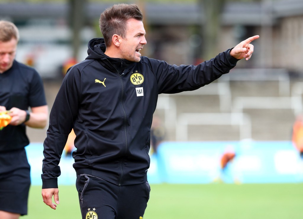 I even think Maaßen could make it succesful, but it would be a risk. You can clearly see at Arteta who has a lot of interesting tactical approaches, but gets out-coached in the prem often due to little experience.