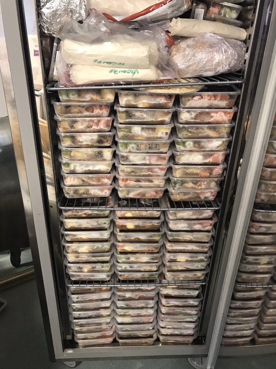 Royal_Marine_LW's tweet photo. Amazing drop to Skewen today!Big thanks Fairyhill donating 200 turkey dinners,12 turkey joints,8 tubs sliced turkey,160 cornflakes,3 packs brownies,potatoes,onions
From Copper:
22 Burritos
12 pizza kit
20 Salmon Fillets
1kg Chorizo bites
Pizza
8 Copies of my Trampface books. https://t.co/eUh3g2hnXH