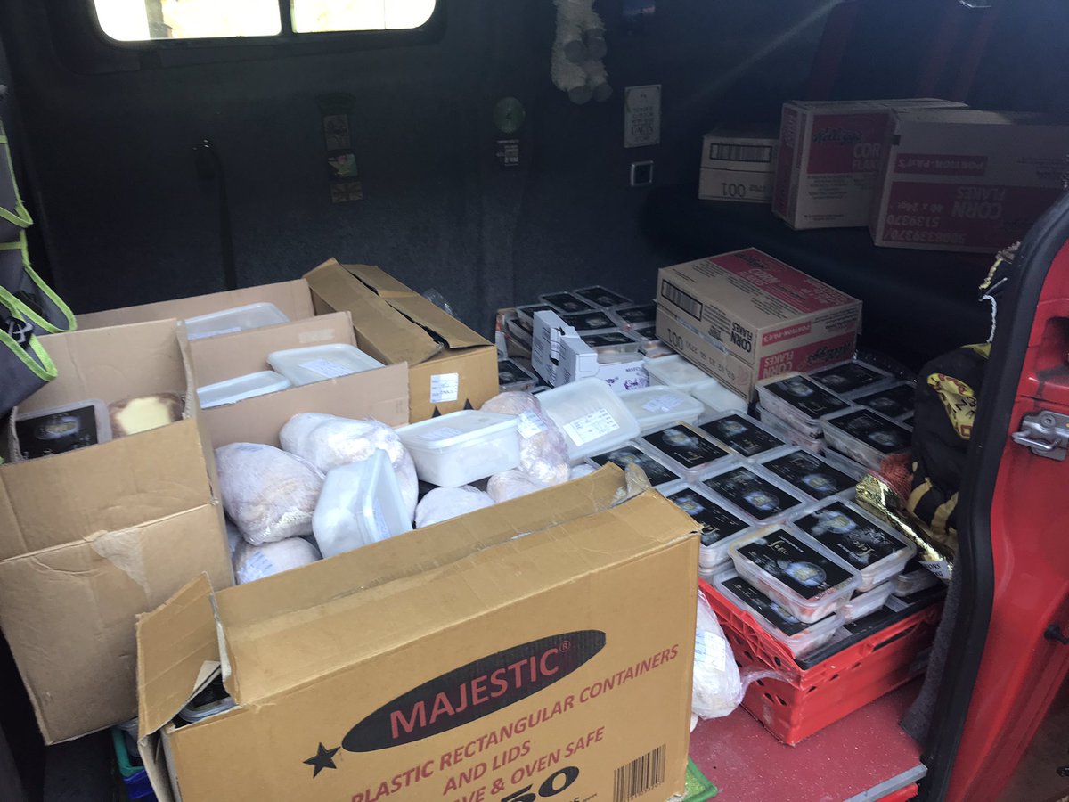 Royal_Marine_LW's tweet photo. Amazing drop to Skewen today!Big thanks Fairyhill donating 200 turkey dinners,12 turkey joints,8 tubs sliced turkey,160 cornflakes,3 packs brownies,potatoes,onions
From Copper:
22 Burritos
12 pizza kit
20 Salmon Fillets
1kg Chorizo bites
Pizza
8 Copies of my Trampface books. https://t.co/eUh3g2hnXH