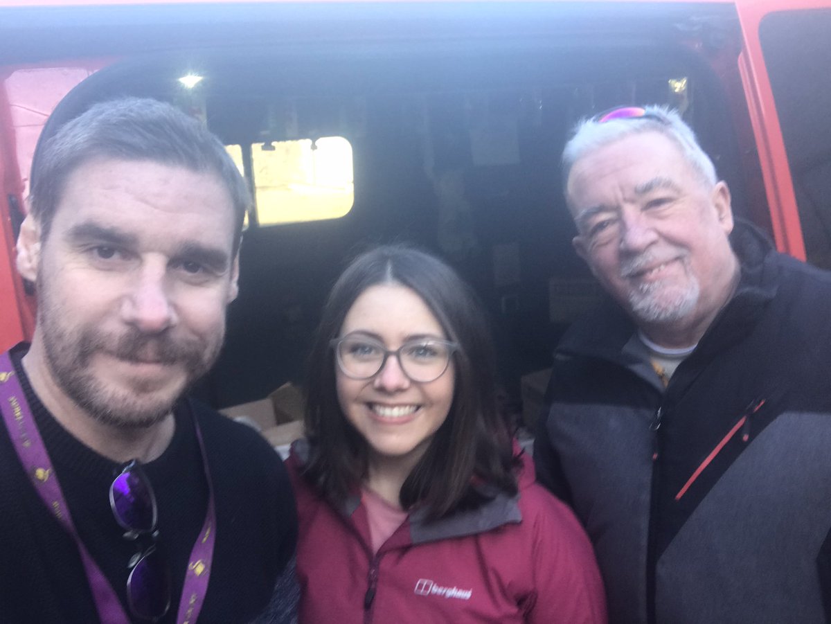Royal_Marine_LW's tweet photo. Amazing drop to Skewen today!Big thanks Fairyhill donating 200 turkey dinners,12 turkey joints,8 tubs sliced turkey,160 cornflakes,3 packs brownies,potatoes,onions
From Copper:
22 Burritos
12 pizza kit
20 Salmon Fillets
1kg Chorizo bites
Pizza
8 Copies of my Trampface books. https://t.co/eUh3g2hnXH