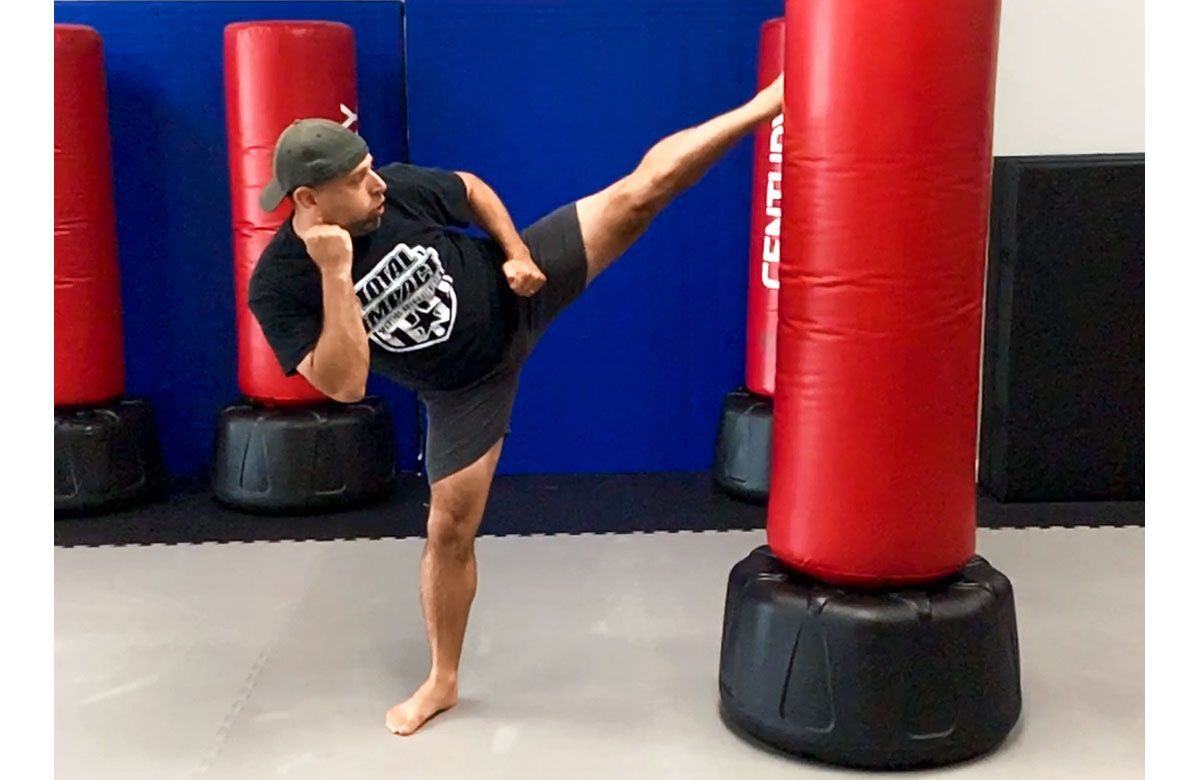 rubendigitalchi's tweet photo. Did you make a new year resolution to get physically fit and healthier in the new year?
๐ฅ Transform your mind, body, and spirit in just 6 weeks with #TotalImpact Martial Arts fitness #kickboxing challenge: https://t.co/v4T2WXnOII
#newyearnewme #healthy2021 #newyeargoals https://t.co/8v95eTRfDI