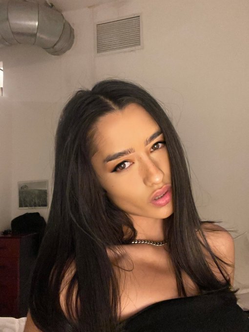 Missionary cause my face pretty https://t.co/4eSrs25HKk